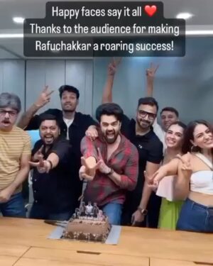 Maniesh Paul Instagram - Your unwavering support has been the cornerstone of our journey.

Thank you for making Rafuchakkar a raving success.

#RafuchakkarOnJioCinema streaming free NOW! 

Produced by #JyotiDeshpande #ArjunSingghbaran #KartkDNishandar and Directed by #RitamSrivastav

@manieshpaul @priyabapat @akshapardasany @officialjiostudios @jiocinema @gseamsak @shirin_sewani @officialsushantsingh @vikramkochhar @aakashdahiya002 @iambrij0808 @chahatvig @bhawsheel @lekhaprajapati @actortrupti @kuldeepsareen @pravinadeshpande @arjunsbaran @kartiknishandar @ritams18 @tejkarran @miiteshjethvva @himanichauhan @uditsangghvi @nitinzanwar @amitrajmusic @kshitijpatwardhan @paragnm 

#Rafuchakkar #JioCinema #JioStudios #GSEAMS #ArjunSingghBaran #KartkDNishandar #RafuchakkarOnJioCinema #JyotiDeshpande #ManieshPaul #PriyaBapat #AkshaPardasany #SushantSingh