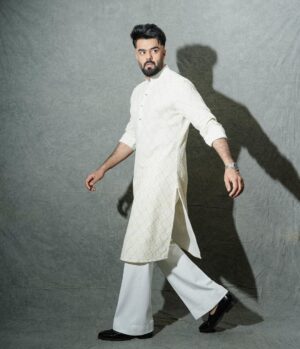 Maniesh Paul Instagram - Love ya Love ya love ya…
@diljitdosanjh paaji kamaal gaanaa🔥
Wearing @bharat_reshma 
Shoes
Pic @montypanesarphotography 
Shoes @faccefeliciofficial 
Glasses @turakhiaoptics 
#mp #trend #mood