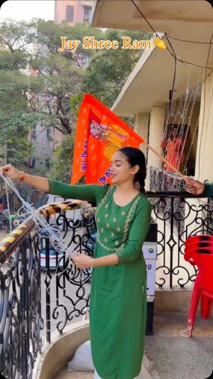 Manisha Rani Instagram - Kai salon ke intezar ke baad Kal hamare ram ji ki vaapasi ho rahi Ayodhya mein..

Pura hindustan uski khushiyan mana raha..infact puri duniya ke rambhakt ke liye Kal ka din bahot bada hai..

Itni khushi itni taiyariyan aisa Mahol aaj tak nahi dekha...Ayodhya ko aisa sajaya hai ki man kar raha ki Darshan ke liye kaash wahan hote..lekin koi baat nahi..ham sab apne apne gharon mein ya ham jahan bhi hai Kal ka din celebrate karenge..

I am sooo happy n excited for tomorrow..