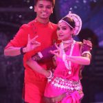 Manisha Rani Instagram – This week We are doing Odissi dance 💃form .

Something very different & very difficult 🤭Hope uh guys will love it ..

Guess the song guys ?

#Manisharani#manishasquad#1piece#mrani Mumbai, Maharashtra