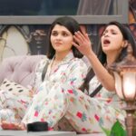 Mannara Instagram - This song is for my dear sister @mitalihandaofficial 💖 #BB #bb17 #mannarachopra #biggboss17 #biggboss #twinning #newpic #explorepage✨ #mannara