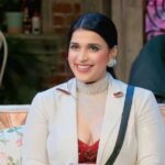 Mannara Instagram - Happiness of a punjabi girl when she is one of the #bigboss top 5 contestants. Styled by @mitalihandaofficial Outfit @vastra.malamunde Jewellery @kqjewellerystore Jewellery by @rimadidthat #BB #BB17 #Biggboss17 #mannarachoprafan
