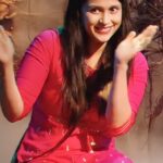 Mannara Instagram - Biggboss Morning Anthem Ft. Mannara Chopra 🎶 PS: guess the name of the person who was continuously burping 😂 #BB17 #BiggBoss #MannaraChopra #Colors #BiggBoss17 #SingingCover #SingersOfInstagram #SalmanKhan #Mannara #BigBoss #BB #IgReels #IgVideo #ExploreMore #Reels #FunTimes❤️ #NewReel #❤️