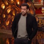 Mannara Instagram - Aaj Salman denge gharwaalon ko reality check.🧐 #ShanivaarKaVaar Dekhiye #BiggBoss17, Mon-Fri 10PM & Sat-Sun 9:30PM sirf #Colors aur @officialjiocinema par. #BB17 #BiggBoss @Beingsalmankhan @lokhandeankita @isha__malviya @memannara
