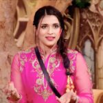 Mannara Instagram - When the #VIBE is of being a #punjaban 💗🫶🏻 🫶🏻🫶🏻🫶🏻🫶🏻 #vibe #punjabi #mannara #punjabisuits #biggboss #bb #bb17 #biggboss17 #biggbossupdates #biggbosslive #loveislove