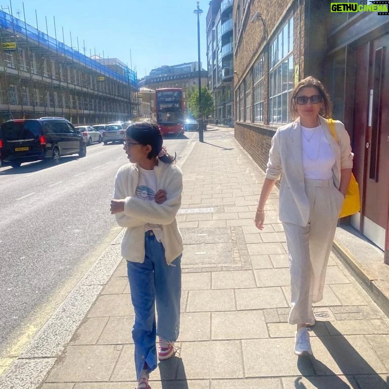 Manoj Bajpayee Instagram - Seeing London through the eyes of a 12-year-old has been so much fun! I've been here many times, but this is my first time as a tourist. We're walking a minimum of 10 km every day, mapping out every nook and corner. #FamilyVacation