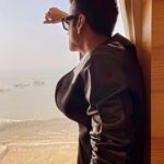Manoj Bajpayee Instagram - Ocean views and #KillerSoup clues. 1 Day to Go 🙌🏼 #KillerSoupOnNetflix @netflix_in Jacket: @weareperona Glasses: @voyageryewear Styled by: @azcouture_official Assisted by: @labelblive