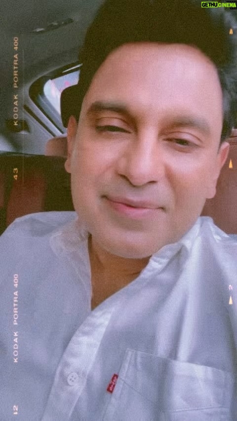 Manoj Muntashir Instagram - #sobeautifulsoelegant #sobeautifulsoelegantjustlookinglikeawow #reel #yashrajmukhate #trendingaudio #trend #viral #diwali #trendingreels #trendingsong #meme