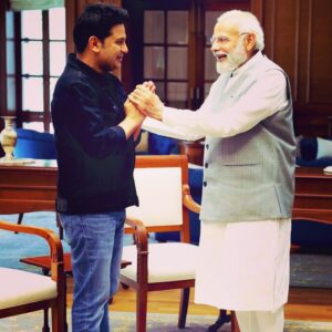 Manoj Muntashir Instagram - “बाद में हैं सब जगत के सुख सुनहले,
मेरे मस्तक पर लिखा है- देश पहले” 

भारतवर्ष के यशस्वी प्रधानमंत्री, राष्ट्रभक्त, श्री @narendramodi जी को जन्मदिवस की आकाश भर शुभकामनाएँ!