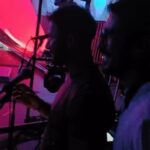 Manuel Carrasco Instagram - Ya en el avión supe que este concierto iba a ser muy especial 🇮🇨😍 Una pareja me dio una nota agradeciendo mis canciones, yo les devolví la nota invitándolos para que lo disfrutaran en directo! Dijeron que si. 🔥🤘🏼 Gracias Tenerife por ponerle salsa a la vida ♥️