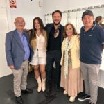 Manuel Carrasco Instagram - Qué alegría haber nacido en el sur. Amigo Uve, cuanta poesía hay en tus palabras. Gracias por acompañarme en esta noche tan especial. Mi acento es mi ADN 💚🤍💚 #Andalucia