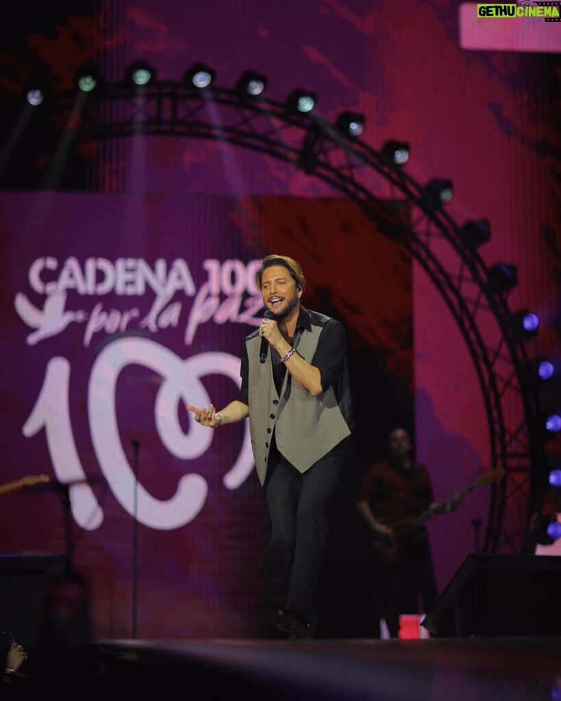Manuel Carrasco Instagram - Como disfrutamos de esta noche ❤️🎙️ #Cadena100PorLaPaz