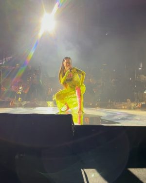 Manushi Chhillar Instagram - The start of a cray cray weekend 💜
And @badgalriri being her awesome self 🤩🤩