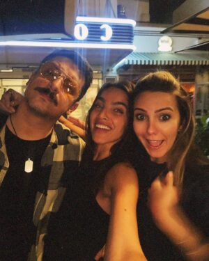 María Gabriela de Faría Instagram - A continuación las mejores fotos de la existencia así todos en ellas digan lo contrario. 

1. @mariacasemprun y yo nos vestimos iguales porque grandes mentes piensan igual.
2. @jeanmary_ cae seducida ante mis fotos candidas.
3. El cumpleaños de @elalexgoncalves y la felicidad que nos explota en el corazón.
4. La segunda vez en la semana que @cmcgaffney le confiesa su crush a una amiga mía, esta vez @nelagonzalez . No nos canceles Nela.
5 y 6. El amor entre @vicentepena1 y @jeanmary_ desde los años 1600.
7. El amor entre @elalexgoncalves y @cmcgaffney (y Vicente)
8. @jeanmary_ 🥹❤️
9. @luiscarloshueck muy confundido con la situación pero abierto y supportive.
10. Mariaca va a bloquearme en cualquier momento.