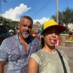 María Gabriela de Faría Instagram - Mi persona favorita cumple 50 años. Gracias por el sentido del humor. Por la ética de trabajo. Por el amor al karaoke. Por narrar las películas mientras las vemos. Por la obsesión con la playa. Por la búsqueda de la aventura. Por la responsabilidad con la familia. Por los genes guapísimos 🤣 Y un montón de cosas que heredé por la suerte de ser tu hija. Trata de no morirte, ¿si?, que nos vemos súper tiernos. Ok, love u, happy birthday, bye. @thefariatony