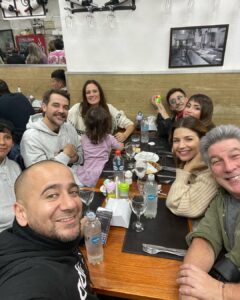 Marcela Kloosterboer Instagram - Gracias Uruguayyy, gracias a este equipazo 💜💜💜 Nos vemos desde este viernes en el @teatrobroadwayba en Buenos Aires! No se la pierdan que queda poco 😜 Que lindo hacer gira e ir conociendo los teatros de cada ciudad 🙏🙌🏻🎭 Montevideo- San José- Durazno ✅ “Un Plan Perfecto”