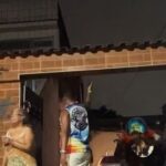 Marcelo D2 Instagram - Esse ano acreditei na música com cada poro que eu tenho no meu corpo, com todo o meu ser, dormi e acordei IBORU Um amigo me perguntou o que é o NOVO SAMBA TRADICIONAL e eu só posso responder de uma maneira: ouça o disco, vá ao show, assista o filme, aparece lá na ocupação por que não tem como eu explicar melhor do que você ouvindo ou vendo com seus próprios olhos. Além do IBORU esse ano o Amar é para os fortes virou série, Ganhei 2 Grammys com o Planet Hemp e sério faço isso por mais de 30 anos e me dedico tanto que isso literalmente virou uma experiência espiritual. Espero que tenha tocado vcs também por aí, eu tenho certeza que 2023 foi só o começo de uma nova era e o trabalho ainda não acabou Feliz ano novo pra vcs família!