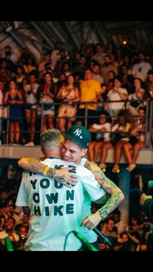 Marcelo D2 Instagram - há 32 anos me desenvolvendo e evoluindo com vc !! te amo, filho ♥️ feliz aniversário @sainktt 

📹 @caianomidam