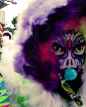 Marcelo D2 Instagram - o marcelo moleque nunca iria acreditar no que rolou ontem … 

a cultura dos bate-bolas é o espetáculo da resistência do carnaval do surburbio do Rio .. é patrimônio cultural da cidade … ser homenageado pela @turmasucesso , viver todo o ritual de preparação da saída, ver minha família, amigos e toda a rapaziada vestidos de marcelo d2 pelas ruas de Rocha Miranda é uma emoção que não tem como descrever … foi a coisa mais incrível que eu vivi nos ultimos tempos 

@turmasucesso : eu ainda to em êxtase aqui !! muito obrigado

📷 @yancarpenter // @moving.comunicacao
