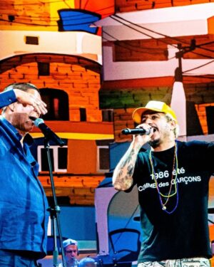 Marcelo D2 Instagram - eu ainda to emocionado demais com esse show .. salve Zeca !! salve o verdadeiro arquiteto da musica brasileira !! 

📷 @yancarpenter