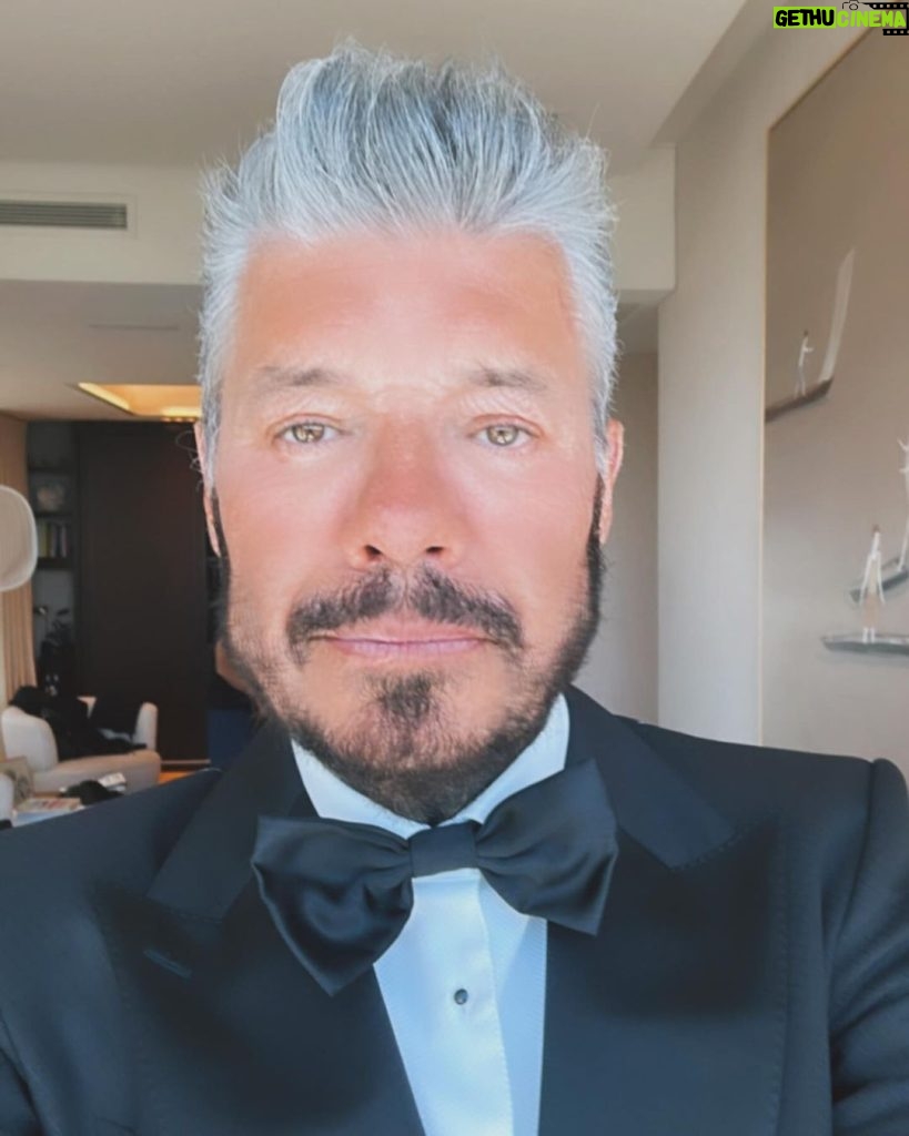 Marcelo Tinelli Instagram - Probándome la ropa para el casamiento de mi hija @candelariatinelli . Cuanta emoción, por Dios. Momento soñado. Te amo Rubi❤️ Palermo