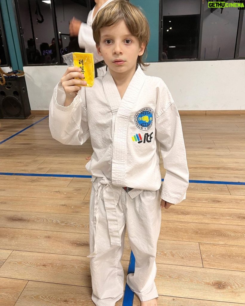 Marcelo Tinelli Instagram - Orgulloso y emocionado con el primer examen de Lolo en Taekwondo. Hoy ya es cinturón punta amarilla. Lo amooooooo❤️🥋