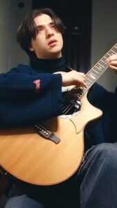 Marcin Patrzalek Instagram - I just want to be me… #guitar
