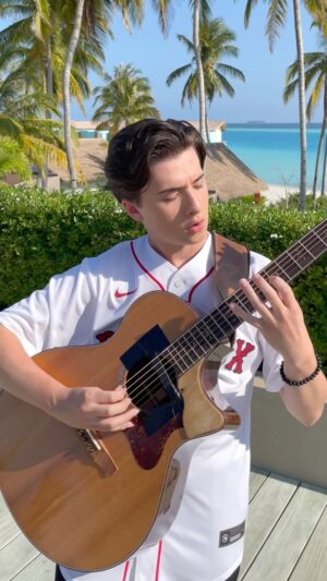 Marcin Patrzalek Instagram - Working on new stuff, here’s a throwback 🌴 #guitar #beethoven