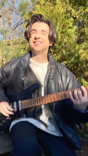 Marcin Patrzalek Instagram - crying emoji ❤️‍🩹 #guitar