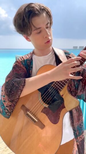 Marcin Patrzalek Instagram - My favorite riff to finish off the stay in paradise 😭 So much love to @unantolga & @hardrockhotelmaldives for giving me the most relaxing week of my life..