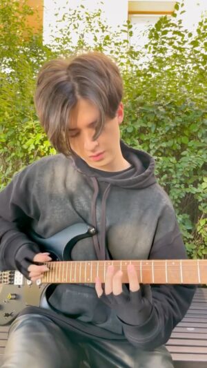 Marcin Patrzalek Instagram - Do you think this is still Mozart?
#classicalmusic #guitar