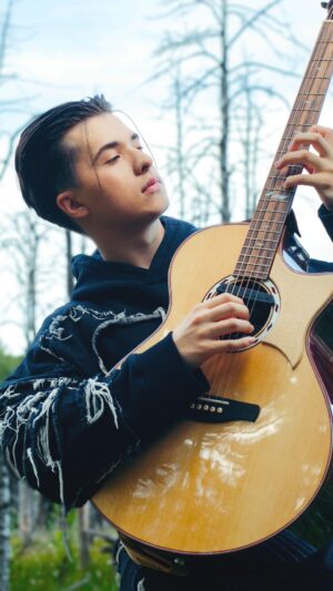 Marcin Patrzalek Instagram - How does my new guitar sound? ✨ Beethoven’s Für Elise on One Guitar - full video out now 💖 #guitar #classical