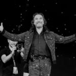 Marco Antonio Solís Instagram - El @capitalonearena en #WashingtonDC se llenó de júbilo y melodías que replicaron en el corazón. Con la bendición del Poderoso Divino fue que gozamos un capítulo más de #ElBukiWorldTour con gente proveniente de muchas partes de Centro y Sudamérica que con todo el corazón acompañaron a éste servidor. Gracias por un #SoldOut más en esta gira llena de cariño. Washington DC Downtown