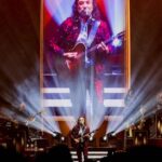 Marco Antonio Solís Instagram - Hermanitos de #Montreal, gracias todo el amor que recibí en una velada más de #ElBukiWorldTour que sin duda estuvo llena de increíbles momentos y recuerdos que llevaré con alegría en mi corazón. #SoldOut.