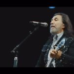 Marco Antonio Solís Instagram – Increíble noche fue la que vivimos con la hermosa gente de Tuxtla en el bello estado de Chiapas con el tour “Eternamente Agradecido”. Gracias por ser parte y disfrutar conmigo cada una de las canciones de este servidor.