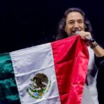 Marco Antonio Solís Instagram - Ayer fue una noche MUY especial en la que todos juntos gritamos ¡VIVA MÉXICO! desde la @tmobilearena en #LasVegas con un #SoldOut que realmente me dejó con un sabor muy especial al ver a esos más de 12,000 asistentes que con el corazón de la mano honraron nuestra fiesta nacional y cantamos en una noche de júbilo, unión y alegría. ¡Gracias a todos y de nuevo que viva México! 🇲🇽🎆🙌🏽🎇🇲🇽 SOLD OUT 🥳🥳🥳🥳 SOLD OUT🥳🥳🥳🥳 SOLD OUT 🥳🥳🥳🥳 #elbukiworldtour2023 #elbuki #elMASquerido #lasvegas #tmobilearena Las Vegas, Nevada