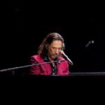 Marco Antonio Solís Instagram - Poder cantar en la noche más mexicana de todas en un escenario con más de 14,000 asistentes que hicieron un histórico #SoldOut en #LasVegas es algo realmente indescriptible. Que GRAN noche en la @tmobilearena con todo mundo diciendo ¡VIVA MÉXICO! 🇲🇽🙌🏽🎇🙌🏽🇲🇽 Las Vegas, Nevada