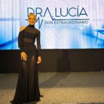 Marimar Vega Instagram - Un poquito de la presentación de ayer.. Yo vestida en @hualingerie cómo siempre ❤️ Mi chata hermosa Mi mamá que fue a darme amor Mis compañeros actores Un poquito del makeup & hair Y mis flores que me mando mi esposo .