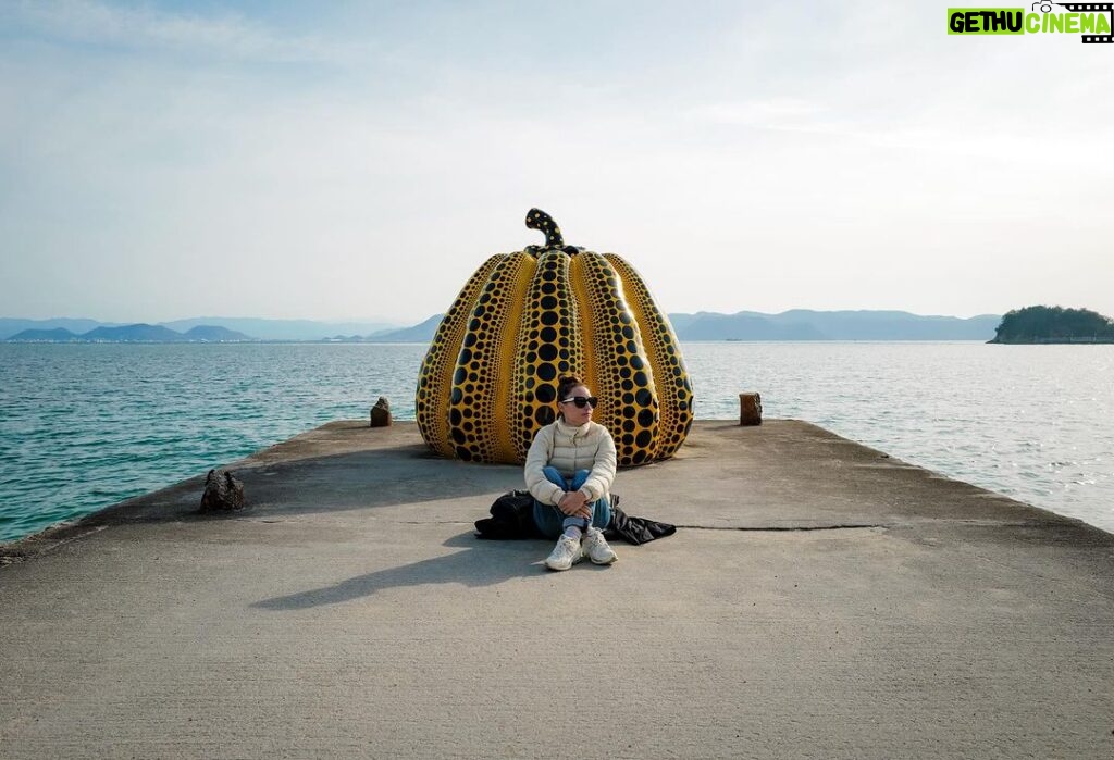Marimar Vega Instagram - El arte de esta isla con el arte de mi esposo tomando fotos ❤ Naoshima Island, Japan