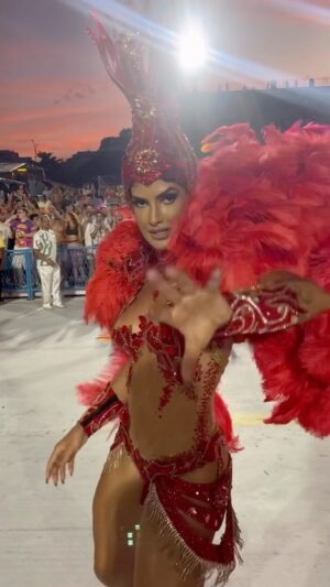 Marina Ferrari Instagram - EMOCIONANTE , que DIA!! Mais um desafio concluído c sucesso na minha jornada! FELIZ 💚💃🏽💚