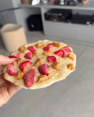 Marina Ferrari Instagram - Alguém aí prometeu comer mais saudável esse ano? Aí tem 10 receitas que eu só tinha colocado nos stories mas achei que merecia deixar salvo no feed! Esse ano tem muito mais pra vocês, vamo q vaaaaamo 😍🫶🏽