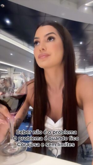 Marina Ferrari Instagram - Lembrou de quem? 👀😂 haha Música “vinho branco” MANU BAHTIDÃO