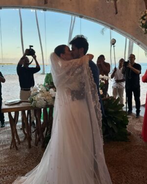 Marina Ferrari Instagram - Mais um sábado especial, casando mais um casal! FELICIDADES 💍🫶🏽 Look @lojataniabastos Produção @espacomarinaferrari