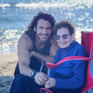 Mario Cimarro Instagram - ..once upon a time in a  photo session I say “ on this angle we’re gonna push the waist inside “ … but she says “ I can’t do that for our baby “ .. and I smile with the biggest smile / un tiempo atrás en  sesión the fotos le digo “mi amor en este ángulo metemos la cintura” .. y ella  me dice “no puedo hacerlo por nuestro bebe” .. y yo sonrío con la sonrisa más grande del mundo . Thank you my love for this gift 🎁 this treasure of love 👼
Happy 1st Mother’s Day ! Felicidades mamá ! Felicidades mamás !