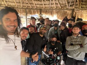 Mario Cimarro Instagram - Hasta pronto Colombia, me llevo un gran recuerdo de gente maravillosa, talentosa y comprometida, delante y detrás de cámaras ! 
Última toma , It’s a Wrap !!