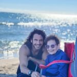 Mario Cimarro Instagram - Thanks Giving is the season . In Hermosa Beach celebrating with my mom for the blessing to be together ,enjoying a beautiful day and the best company , our family! Acción de Gracias en Hermosa Beach , disfrutando un hermoso día con la mejor compañía, mi adorada madre y nuestra familia unida ! Hermosa Beach, California