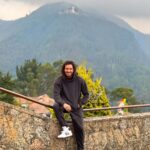 Mario Cimarro Instagram - Podemos inspirarnos de una montaña, por supuesto. Ella tiene claves para todo, esto se sabe. Para respirar, para latir, para vivir siempre siendo otro y el mismo. Monserrate