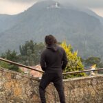 Mario Cimarro Instagram - Podemos inspirarnos de una montaña, por supuesto. Ella tiene claves para todo, esto se sabe. Para respirar, para latir, para vivir siempre siendo otro y el mismo. Monserrate
