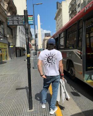 Mario Cimarro Instagram - Que bien sienta caminar temprano en estas campeonas  calles .Que bien sienta admirar ese obelisco campeón , que satisfacción este Buenos Aires . Campeona capital del albiceleste campeón mundial ⚽️🏆🥇