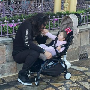 Mario Cimarro Instagram - And the Three Kings brought “The” famous Mouse just for baby Briana ! Porque ser Papá es .. como explicarle a alguien que no sabe nadar lo que se siente en el agua !